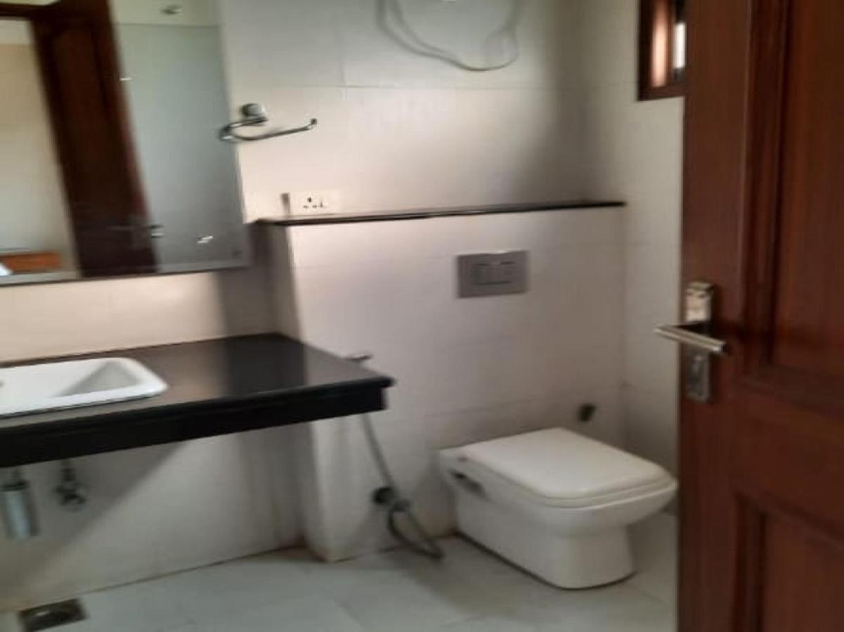 Oyo 74401 Aster Garden Suites Δελχί Εξωτερικό φωτογραφία