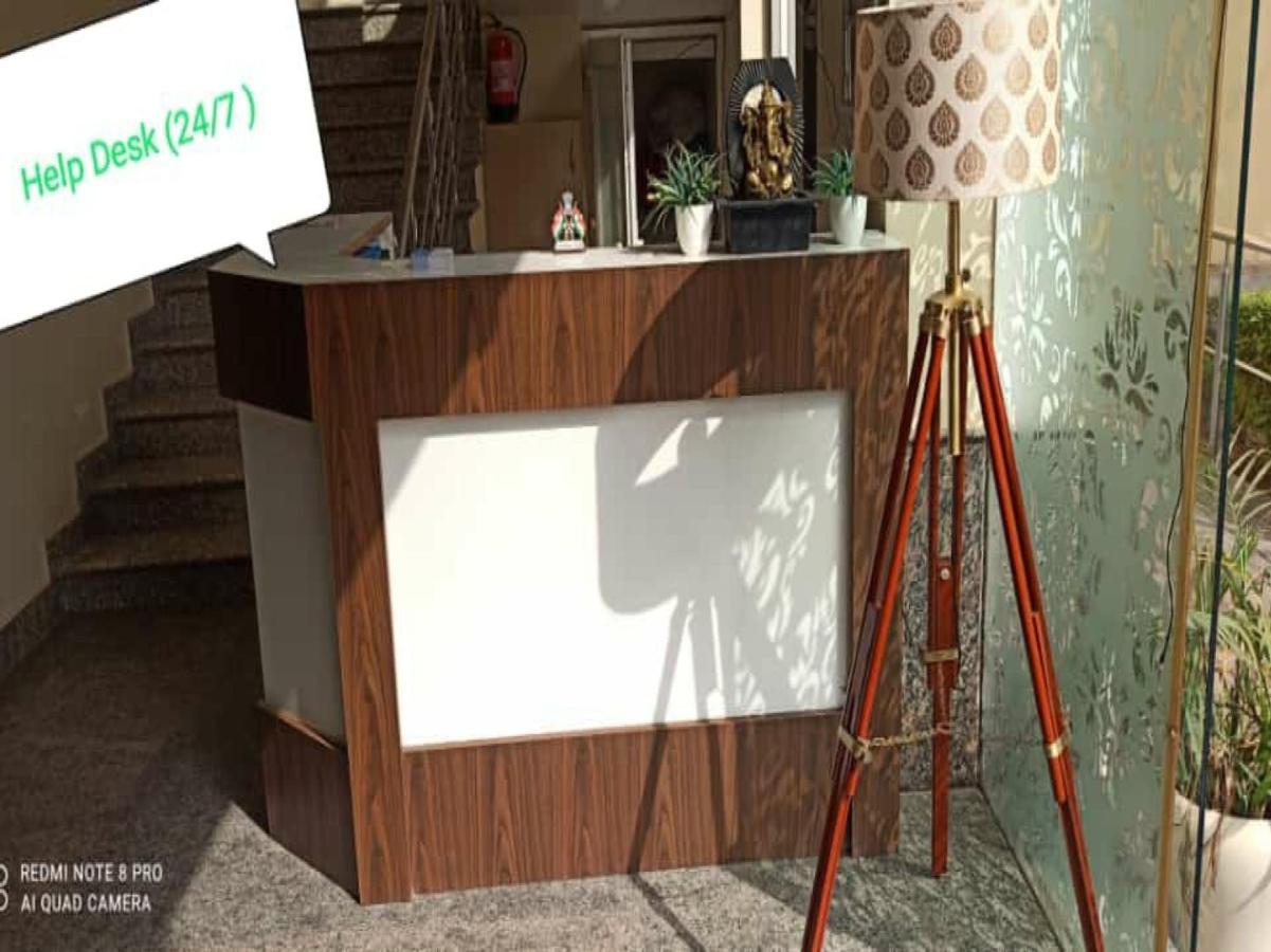 Oyo 74401 Aster Garden Suites Δελχί Εξωτερικό φωτογραφία