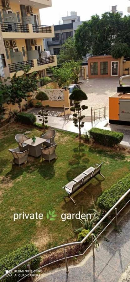 Oyo 74401 Aster Garden Suites Δελχί Εξωτερικό φωτογραφία