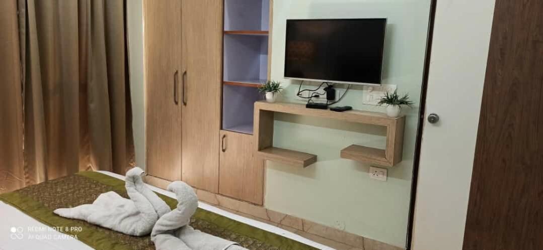 Oyo 74401 Aster Garden Suites Δελχί Εξωτερικό φωτογραφία